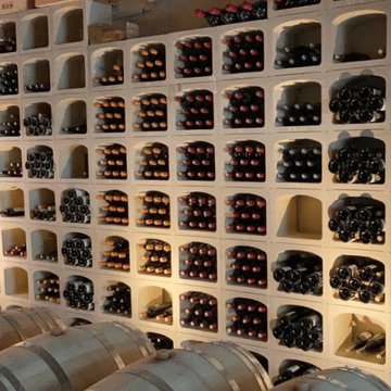 Novo Bloc Stein-Weinregal im Weinkeller für Flaschenlagerung