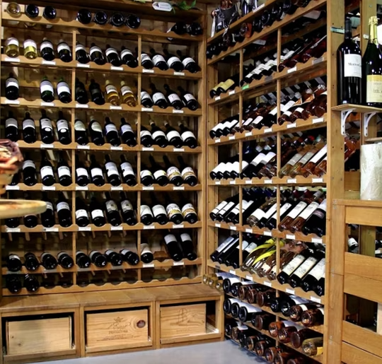 Holz-Weinregale